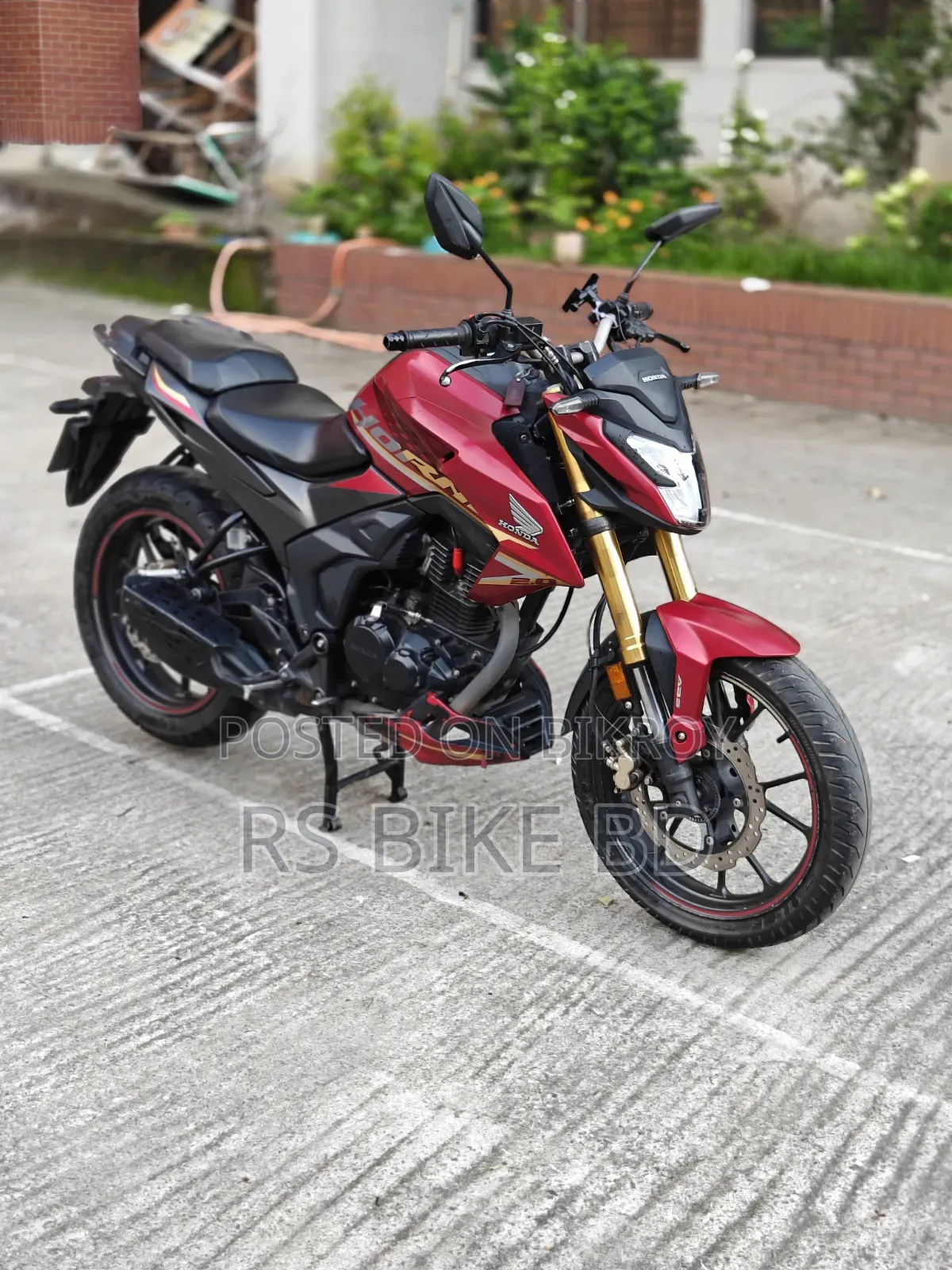 হোন্ডা হর্নেট ২.০ ২০২৪ রেড