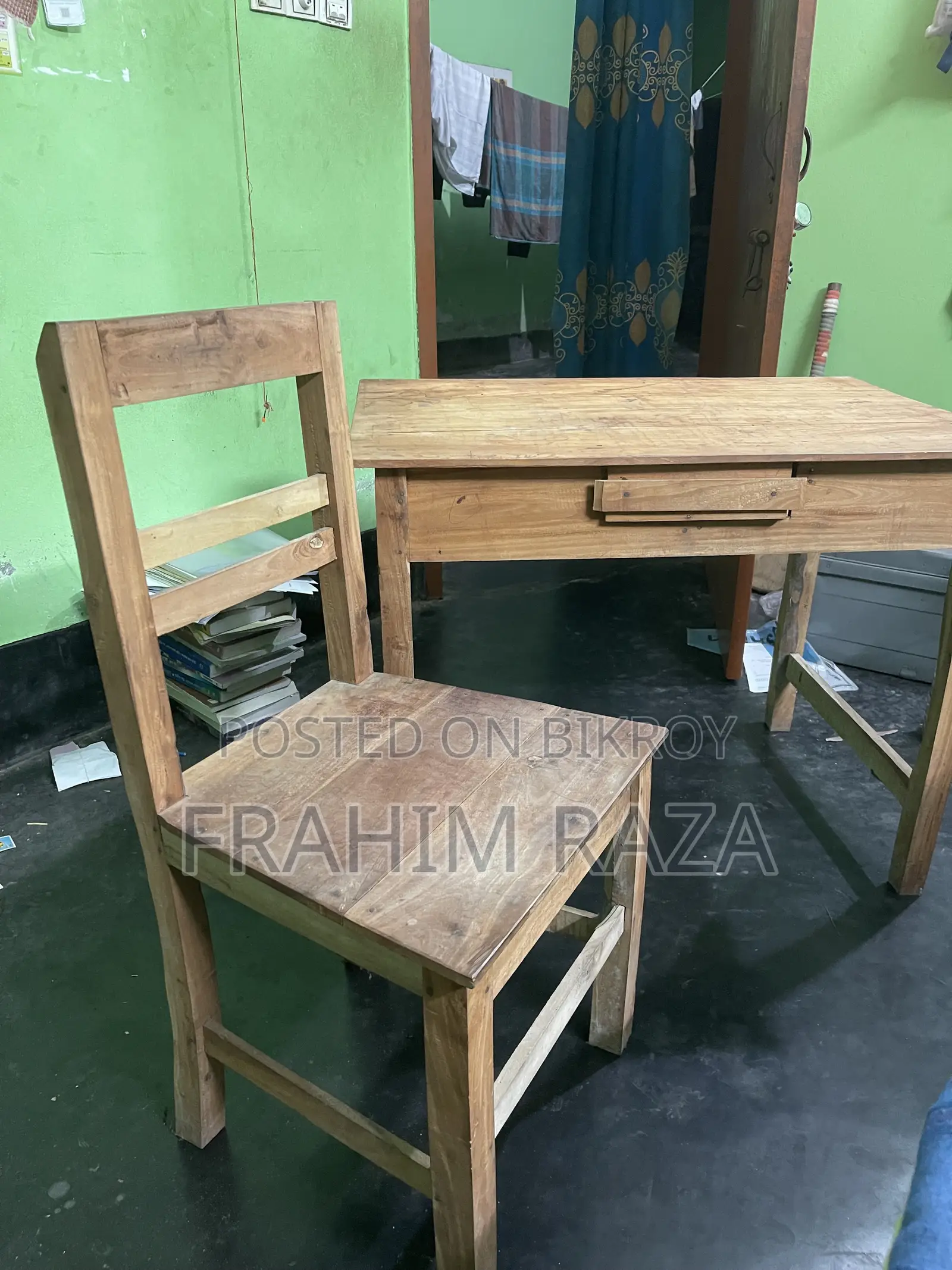 টেবিল ও চেয়ার বিক্রি করা হবে