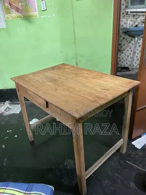 টেবিল ও চেয়ার বিক্রি করা হবে