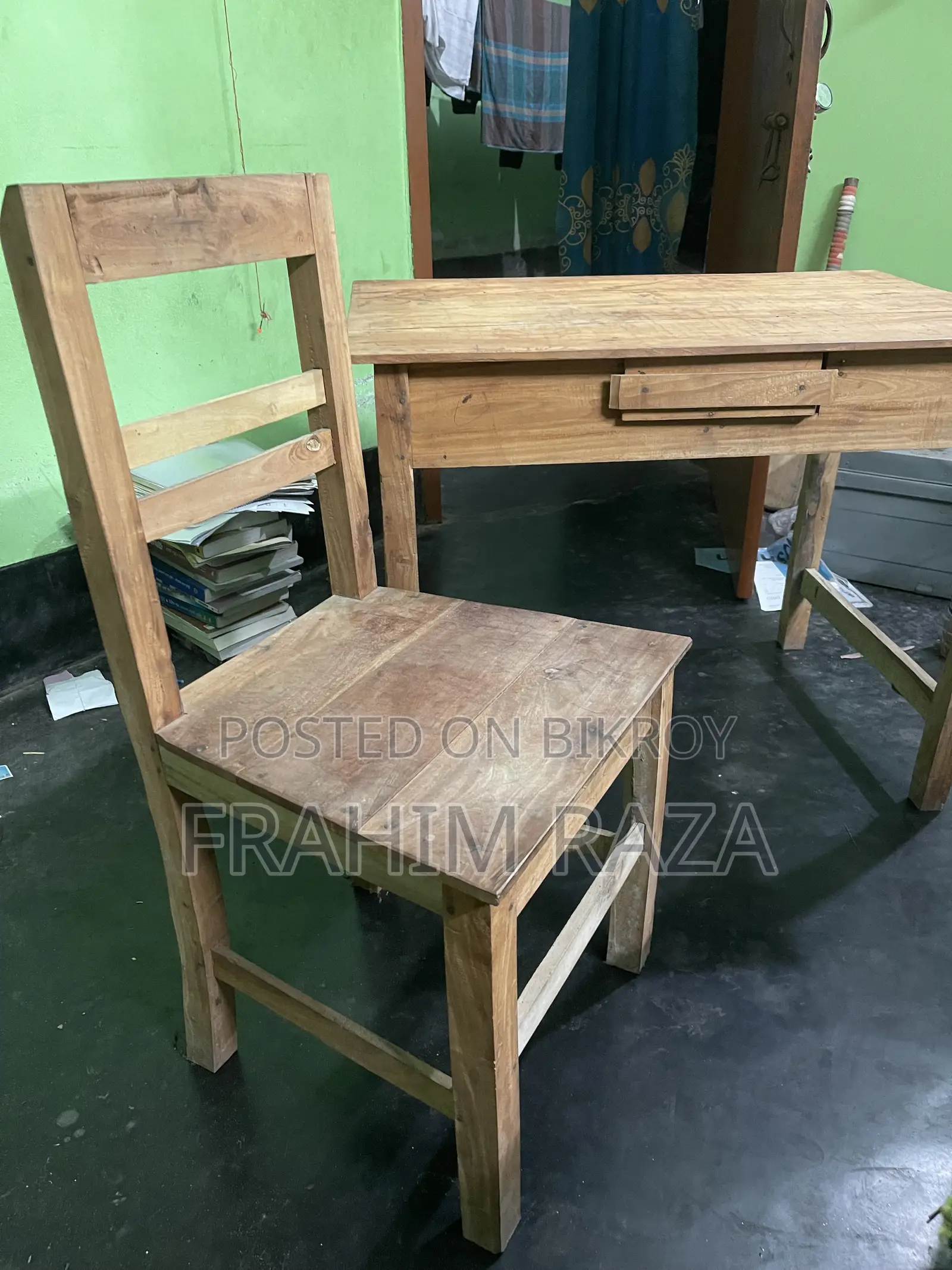 টেবিল ও চেয়ার বিক্রি করা হবে