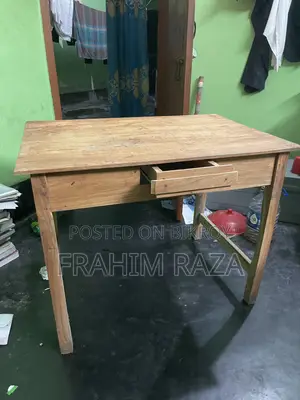টেবিল ও চেয়ার বিক্রি করা হবে