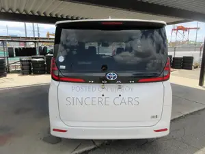 টয়োটা নোয়া ২০২২ সাদা