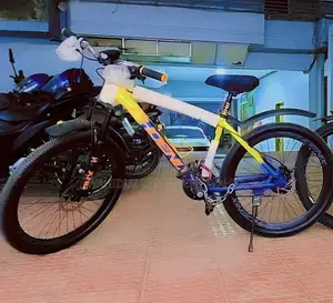 নতুন বাজাজ বক্সার ২০২৬ হলুদ