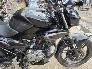 হিরো এক্সট্রিম ১২৫আর ২০২৫ কালো