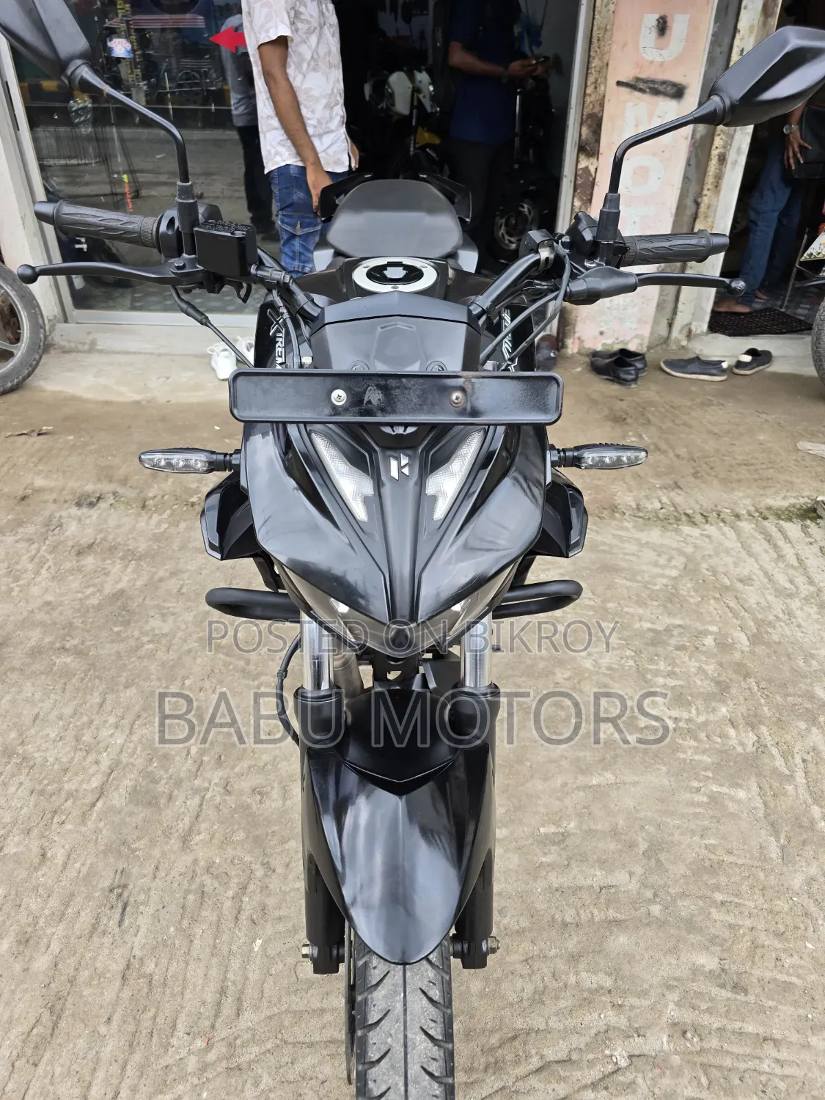 হিরো এক্সট্রিম ১২৫আর ২০২৫ কালো