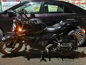 সুজুকি গিক্সার ২০২৫ কালো
