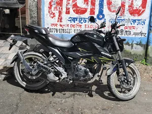 সুজুকি গিক্সার ২০২৫ কালো