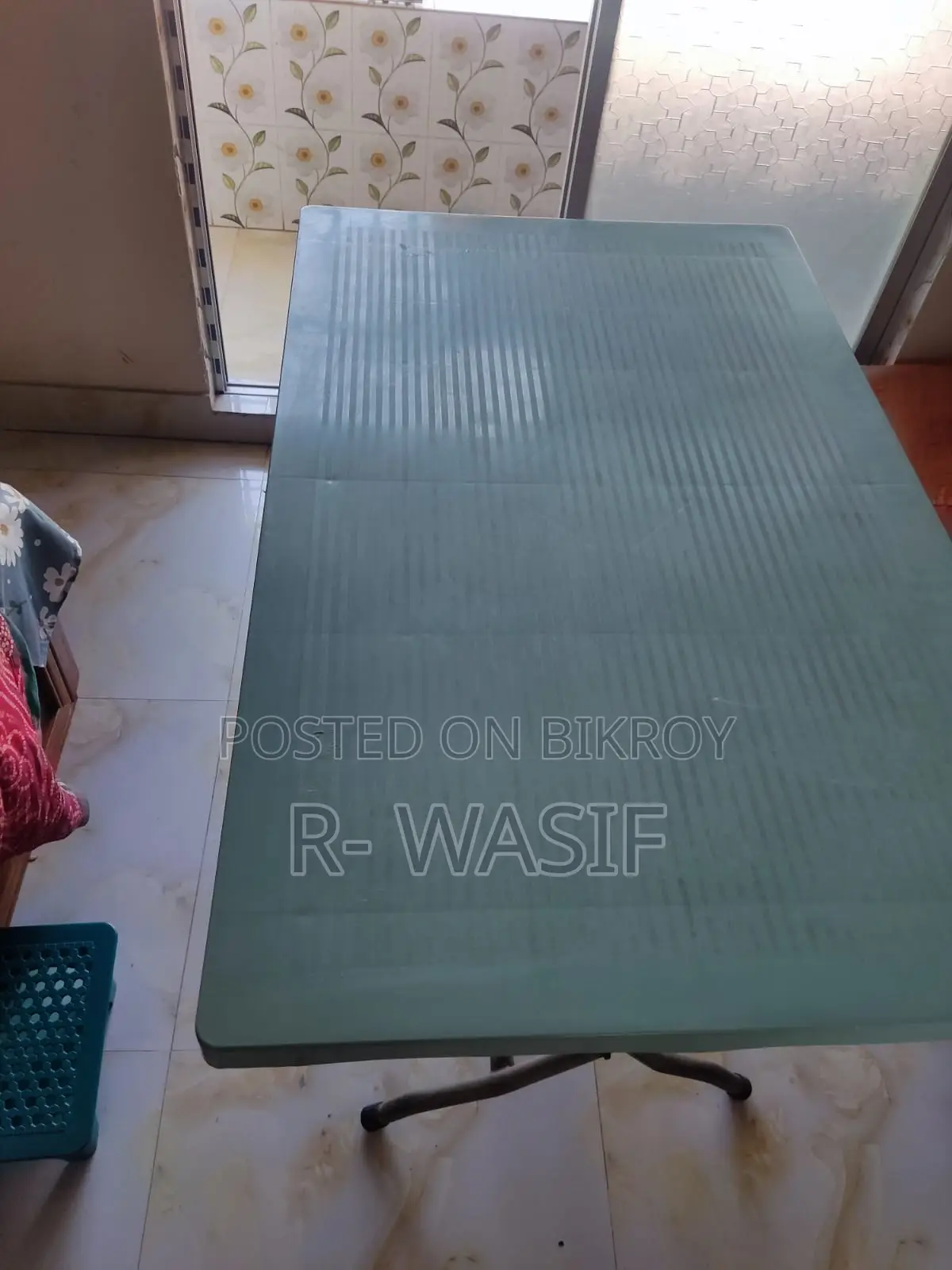 পড়ার টেবিল / ডাইনিং টেবিল