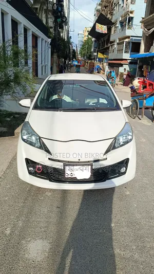 Toyota Vitz 2012 Pearl