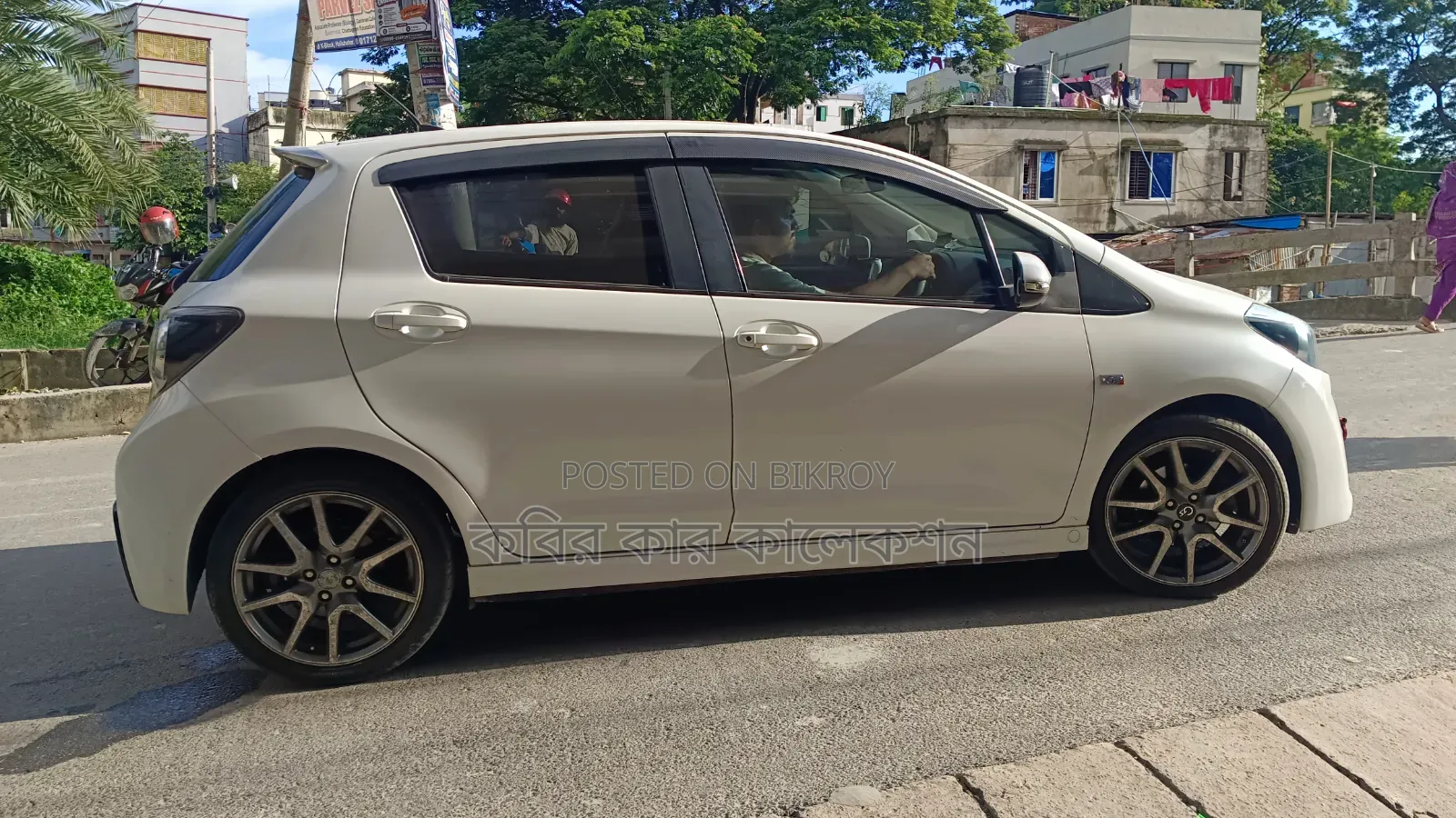 Toyota Vitz 2012 Pearl