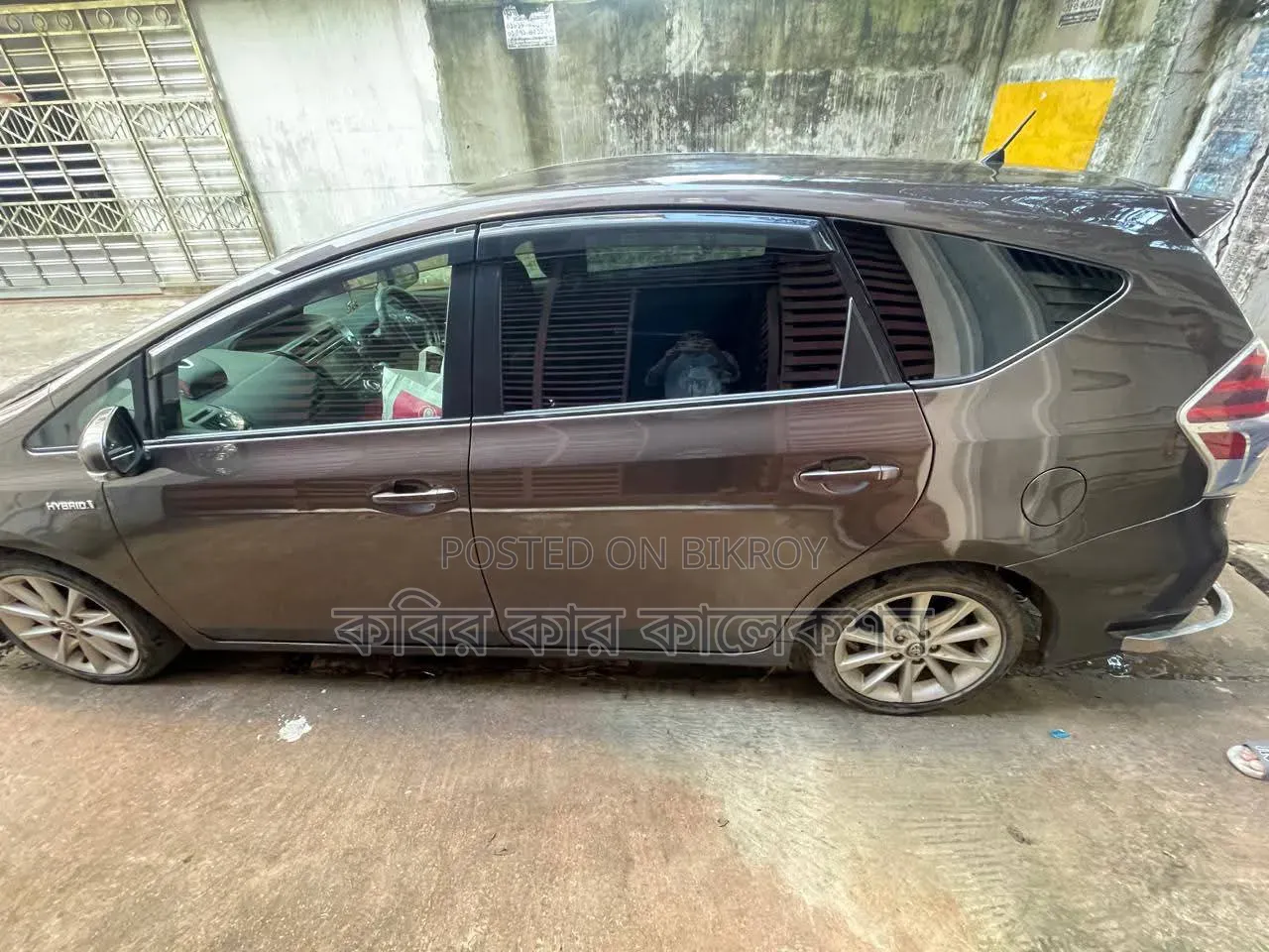 Toyota Prius 4 Door Hatchback (1.8L 4 Cylinder Gas/Electric Hybrid CVT) 2016