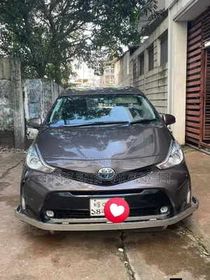Toyota Prius 4 Door Hatchback (1.8L 4 Cylinder Gas/Electric Hybrid CVT) 2016