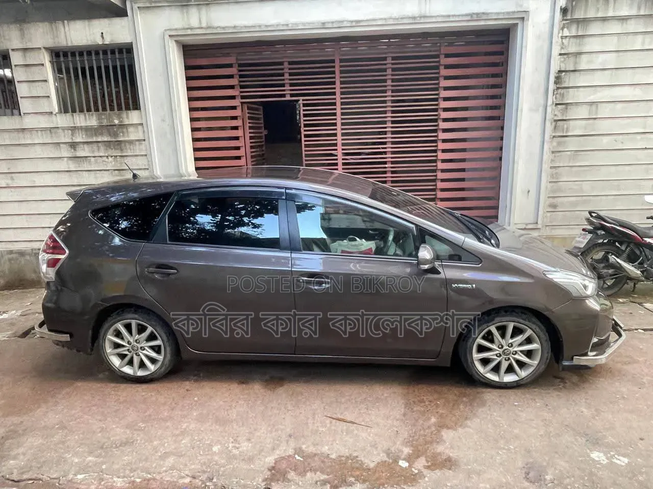 Toyota Prius 4 Door Hatchback (1.8L 4 Cylinder Gas/Electric Hybrid CVT) 2016
