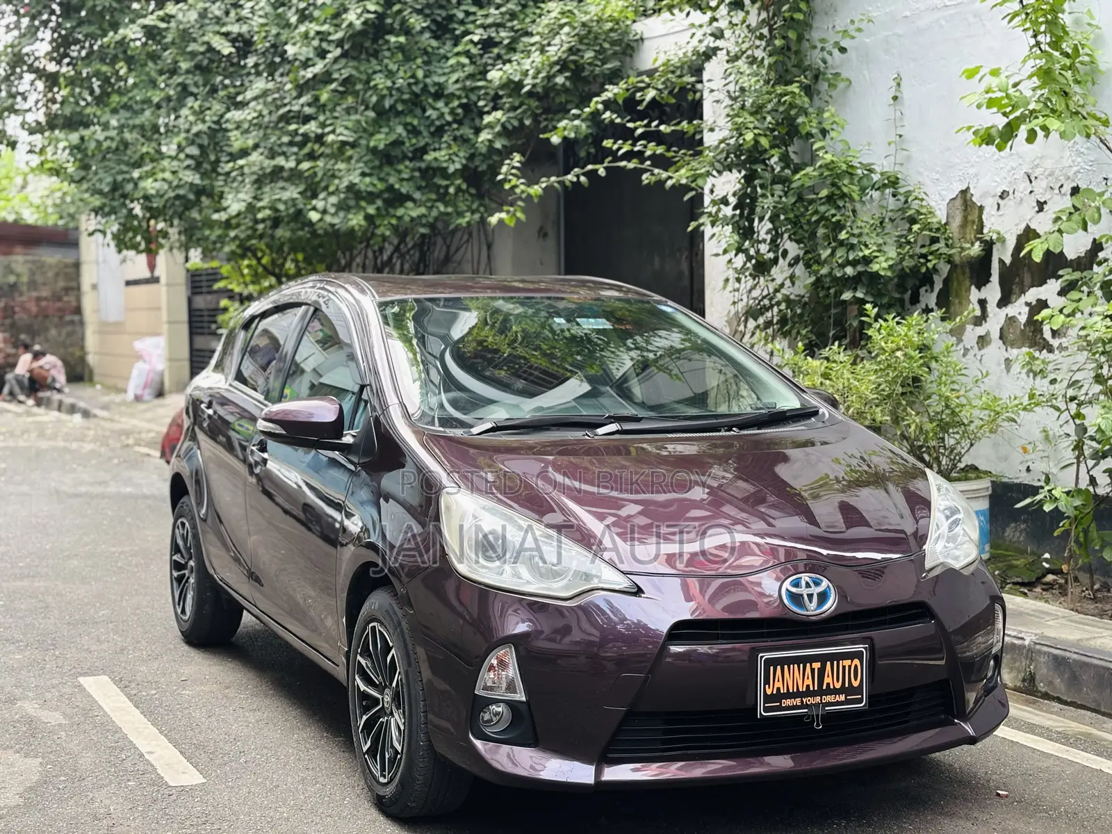 Toyota Aqua 2013 Maroon