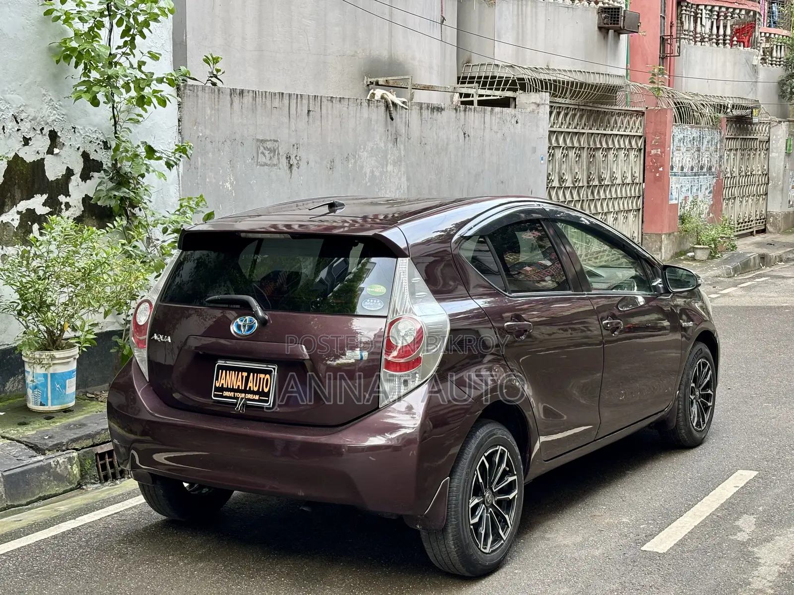 Toyota Aqua 2013 Maroon