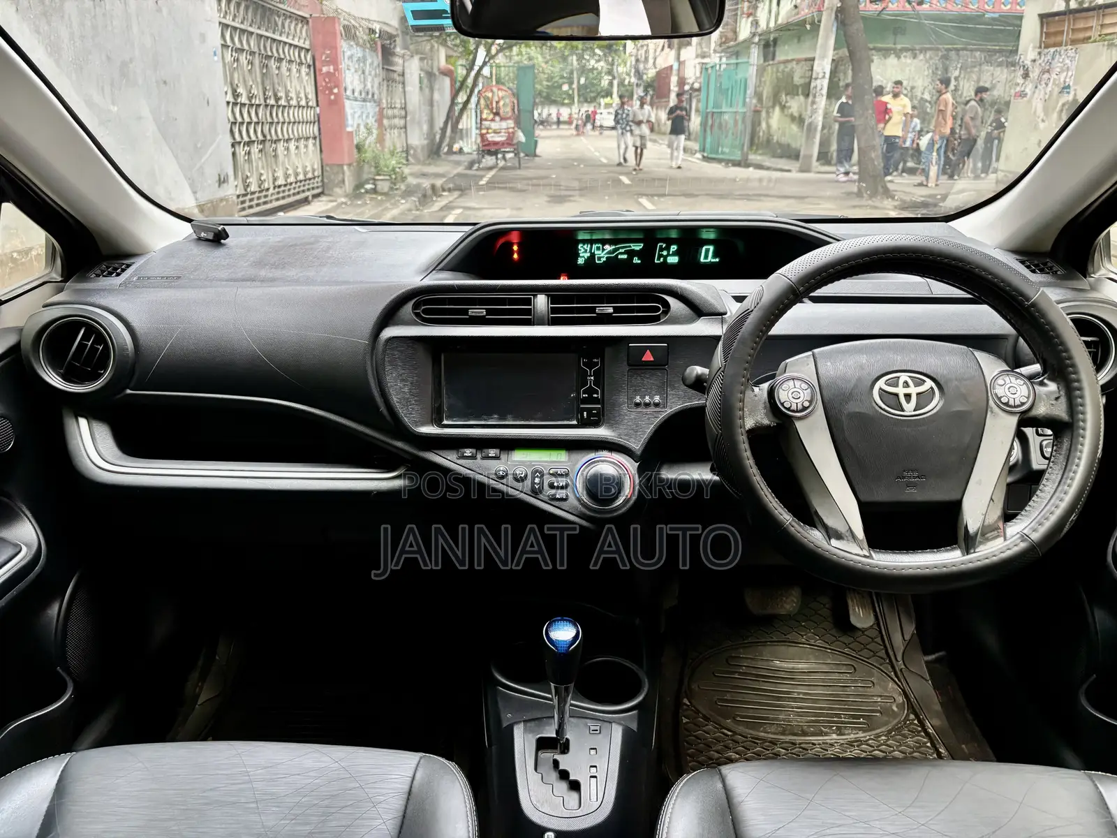 Toyota Aqua 2013 Maroon