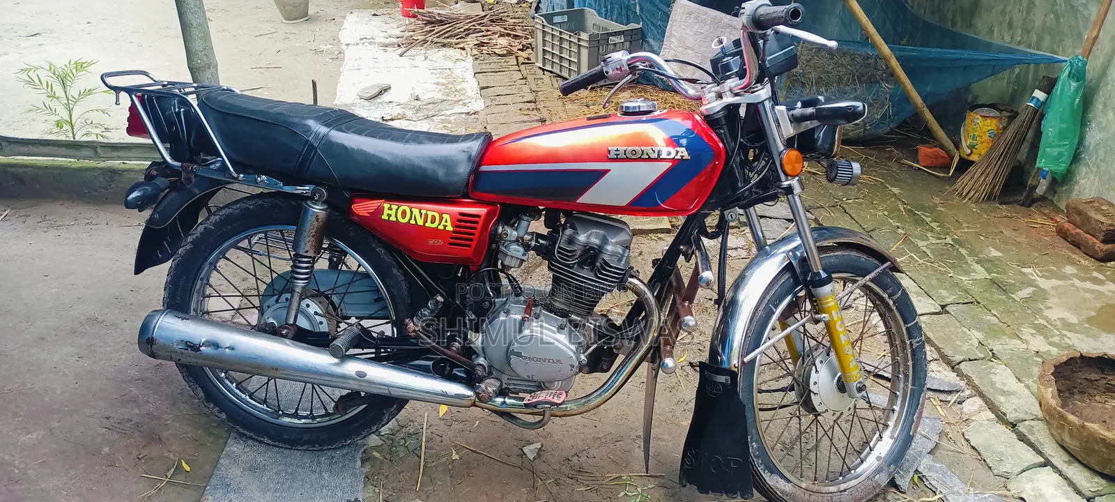 হোন্ডা ২০০৫ লাল