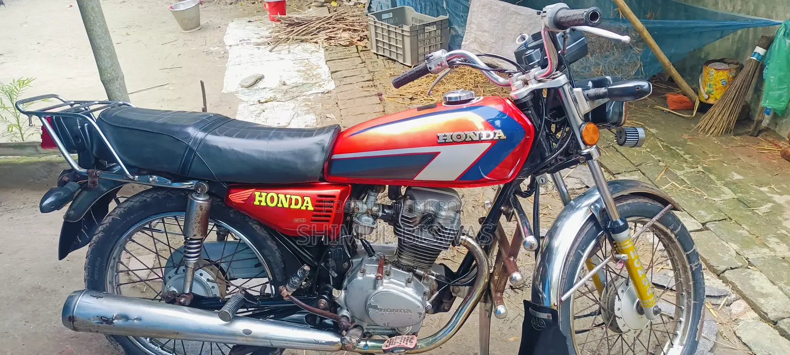হোন্ডা ২০০৫ লাল