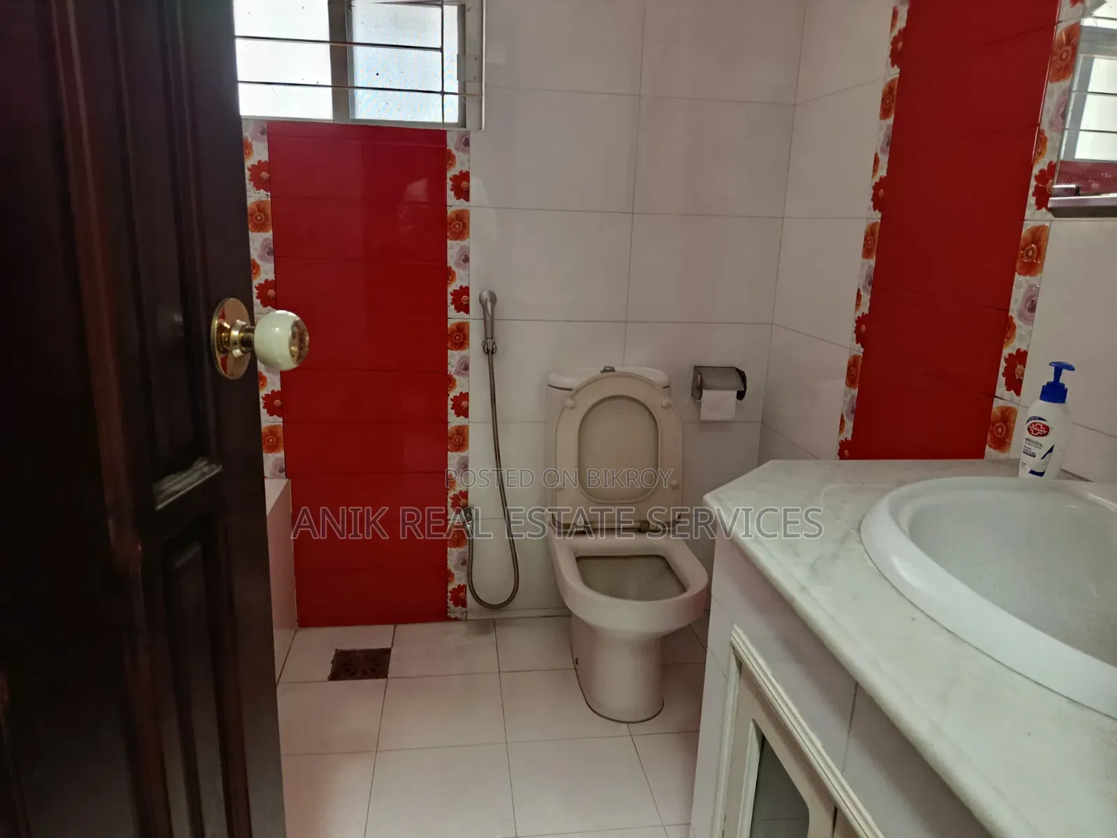 অনিক রিয়েল এস্টেট, বনানীতে ৩ বেডরুমের অ্যাপার্টমেন্ট বিক্রয়