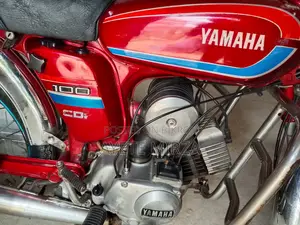 Yamaha 2001 Red