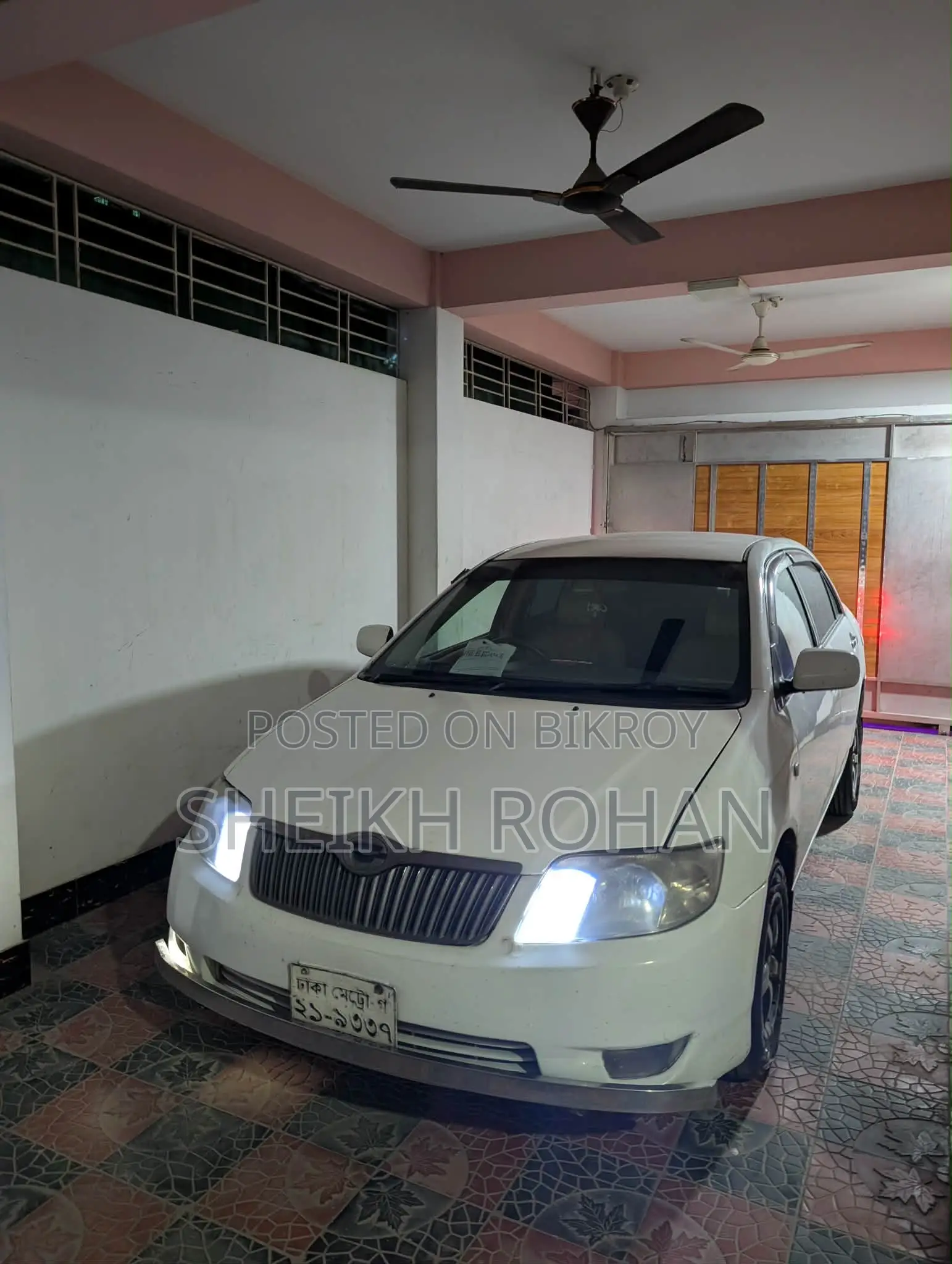 টয়োটা করোল্লা ২.০ ডি ২০০৪ হোয়াইট