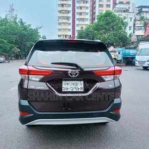 টয়োটা রাশ ১.৫ এডব্লিউডি ২০১৮ মারুন