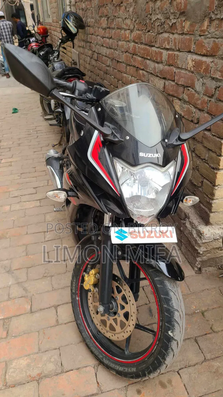 সুজুকি গিক্সার এসএফ ২০১৭ কালো