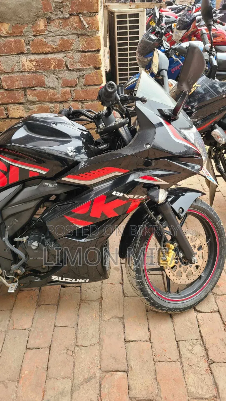 সুজুকি গিক্সার এসএফ ২০১৭ কালো