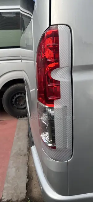 Toyota Grand HiAce 2002 Silver
