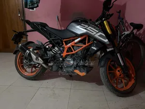 New KTM Duke 125 2022 Black