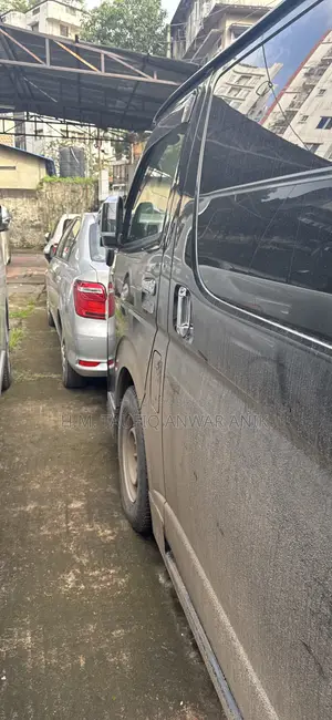 Toyota Grand HiAce 2002 Black