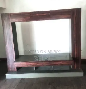টিভি স্ট্যান্ড : সম্পূর্ণ বিদেশী কাঠের তৈরি। অল্প দিনের ব্যবহার।