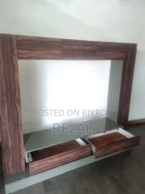 টিভি স্ট্যান্ড : সম্পূর্ণ বিদেশী কাঠের তৈরি। অল্প দিনের ব্যবহার।