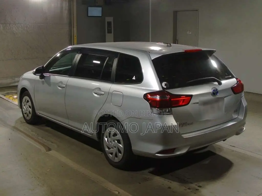 Toyota Corolla Fielder 2021 Silver