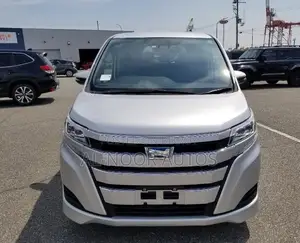 Toyota Noah 1.8 FWD Hybrid (7 seater) 2021 Silver