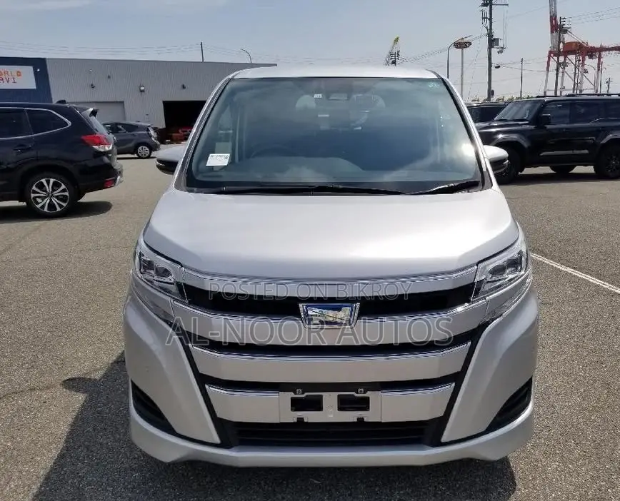 Toyota Noah 1.8 FWD Hybrid (7 seater) 2021 Silver