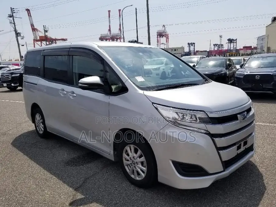 Toyota Noah 1.8 FWD Hybrid (7 seater) 2021 Silver