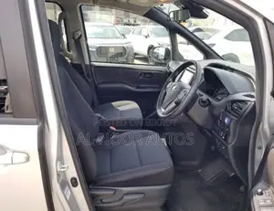 Toyota Noah 1.8 FWD Hybrid (7 seater) 2021 Silver
