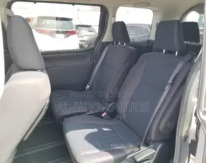 Toyota Noah 1.8 FWD Hybrid (7 seater) 2021 Silver