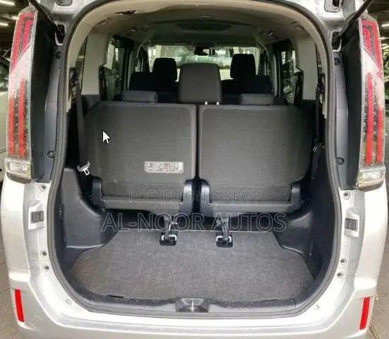 Toyota Noah 2.0 Front Wheel Drive (8 Seater) 2021 Silver