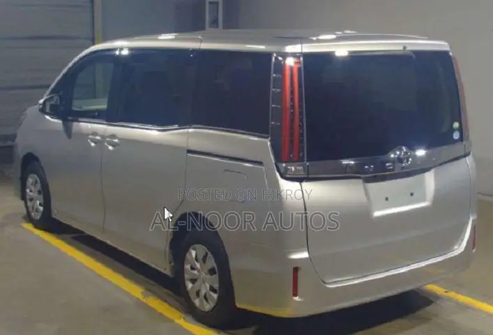 Toyota Noah 2.0 Front Wheel Drive (8 Seater) 2021 Silver