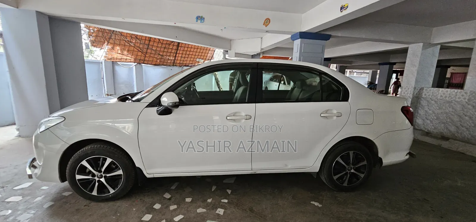 টয়োটা অ্যাক্সিও ২০১৬ সাদা