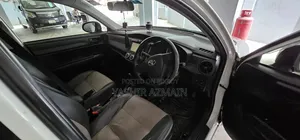 টয়োটা অ্যাক্সিও ২০১৬ সাদা