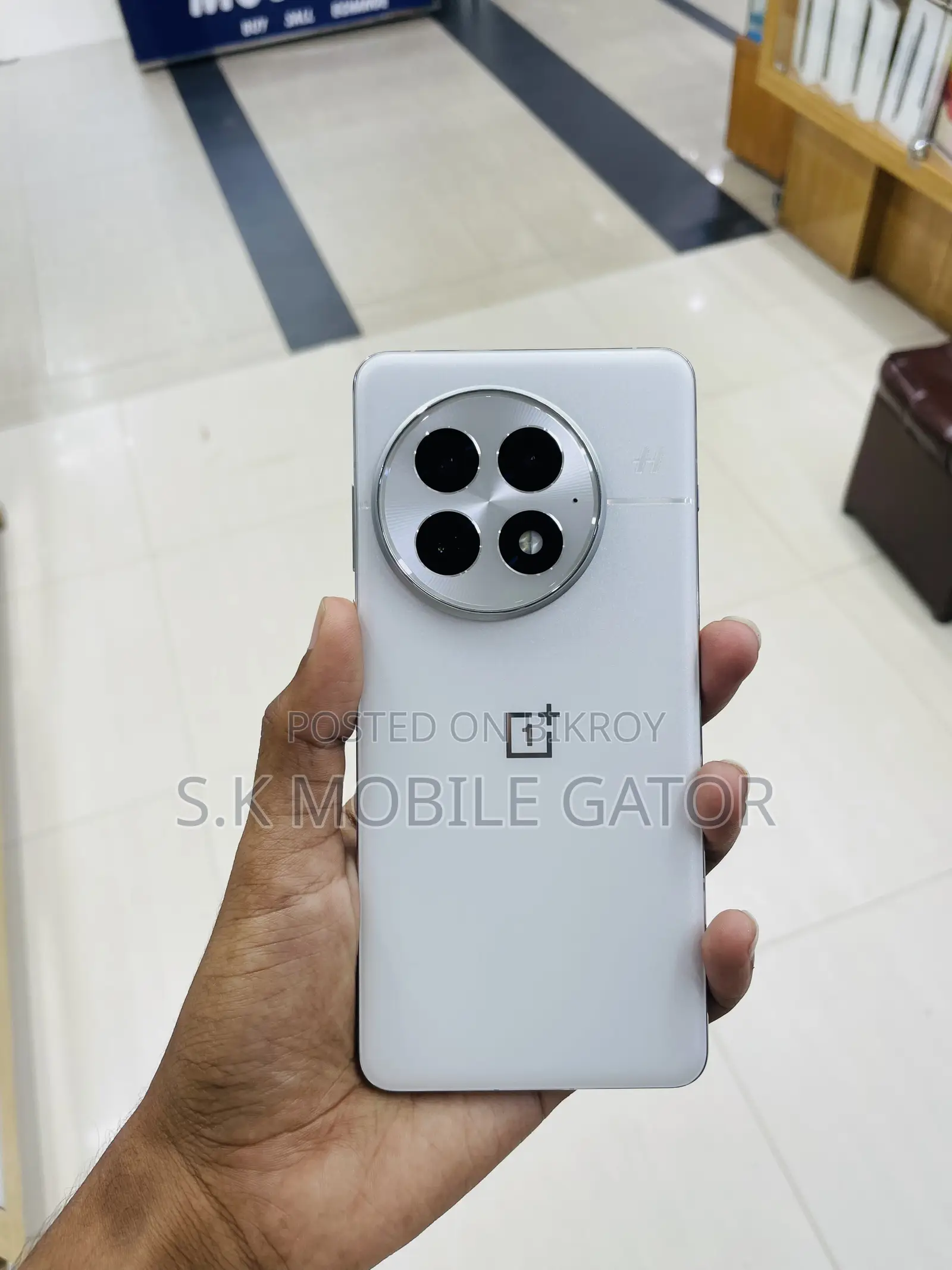 ওয়ানপ্লাস ১৩ ৫১২ জিবি হোয়াইট