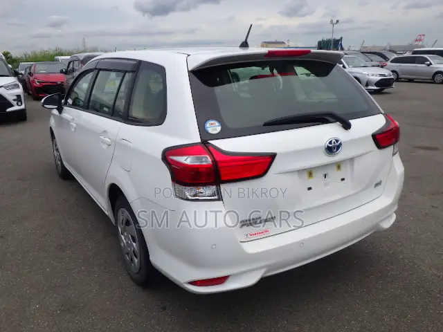 Toyota Corolla Fielder 2021 White