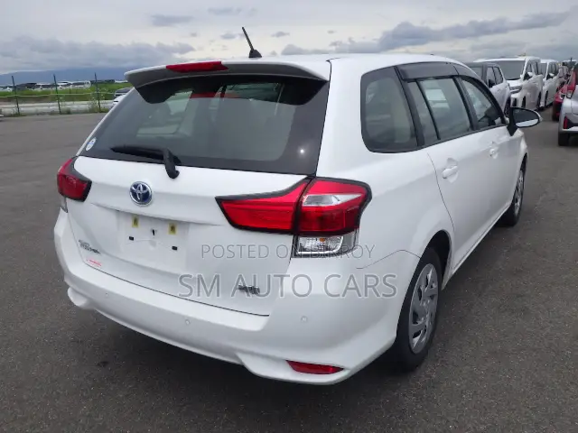 Toyota Corolla Fielder 2021 White