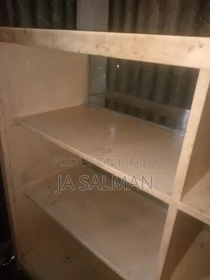 দোকানের রেক বিক্রি।