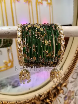 মেয়েদের হাতের চুরি