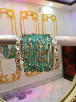 মেয়েদের হাতের চুরি