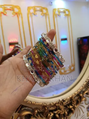 মেয়েদের হাতের চুরি